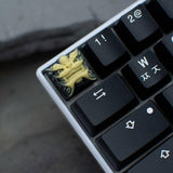 keycaps in stile cinese drago giallo e nero su una tastiera meccanica